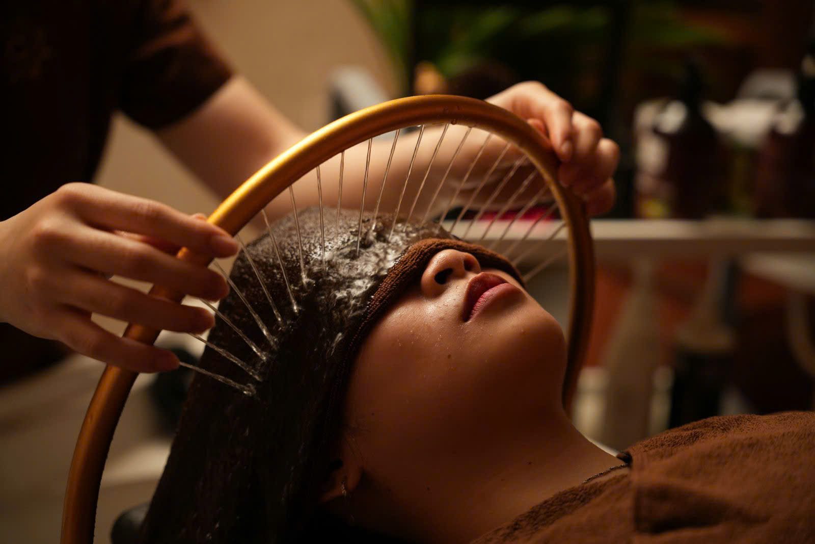Relaxing head massage at Hanoi Healing Spa by MAY